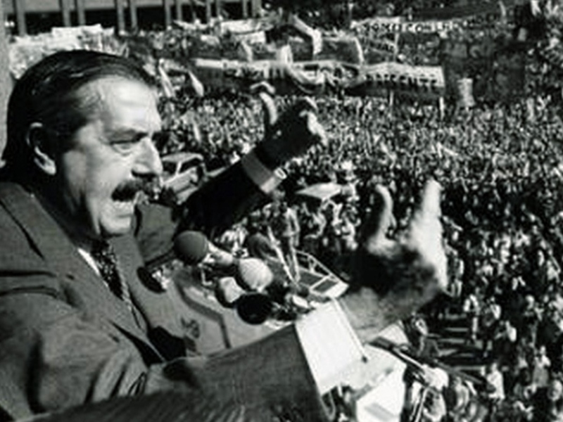 La UCR celebra en las plazas del país los 40 años del triunfo de Raúl Alfonsín y su legado La UCR celebra en las plazas del país los 40 años del triunfo de Raúl Alfonsín y su legado