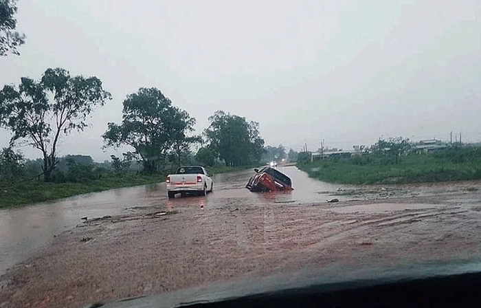 Un fuerte temporal azotó a Santo Tomé en Corrientes y generó serios destrozos Un fuerte temporal azotó a Santo Tomé en Corrientes y generó serios destrozos