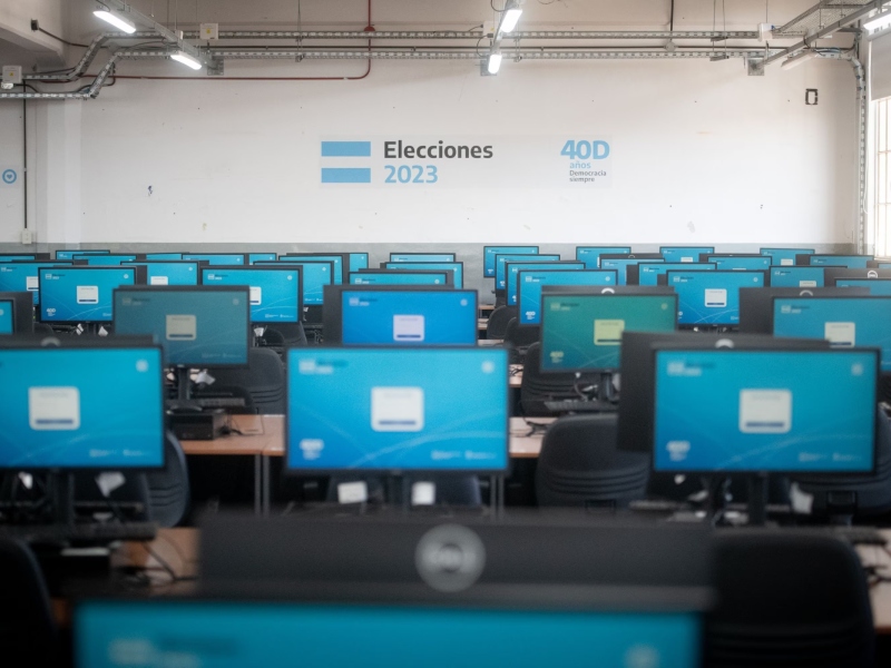 Todo listo en el Centro de Cómputos para comenzar a recibir las actas de votación Todo listo en el Centro de Cómputos para comenzar a recibir las actas de votación