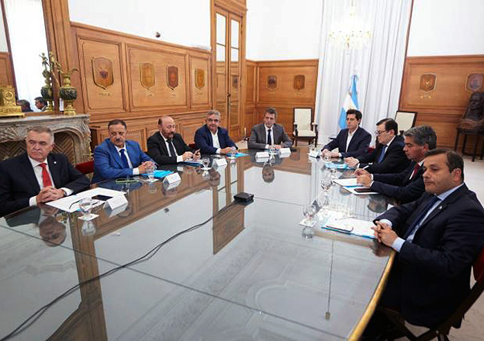 Massa se reúne con gobernadores en medio de la crisis de Juntos por el Cambio y La Libertad Avanza Massa se reúne con gobernadores en medio de la crisis de Juntos por el Cambio y La Libertad Avanza