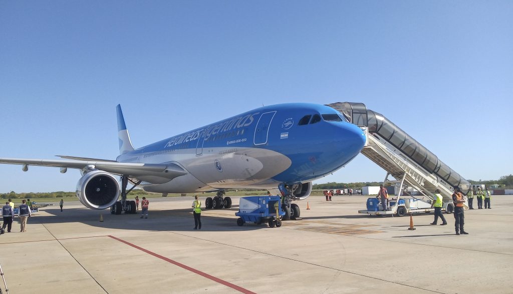 Aerolíneas Argentinas transportará casi 210.000 pasajeros durante el fin de semana largo de Semana Santa Aerolíneas Argentinas transportará casi 210.000 pasajeros durante el fin de semana largo de Semana Santa