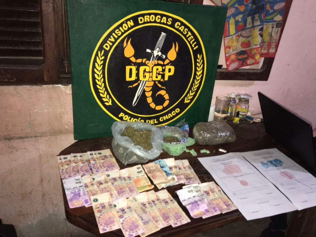 Allanamientos en Castelli y Charata dejaron como saldo dos detenidos, dinero y drogas incautadas
