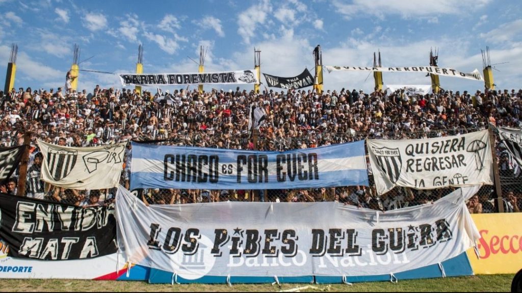 For Ever pidió a sus hinchas no usar pirotecnia en su estadio: “Podemos recibir una severa multa”