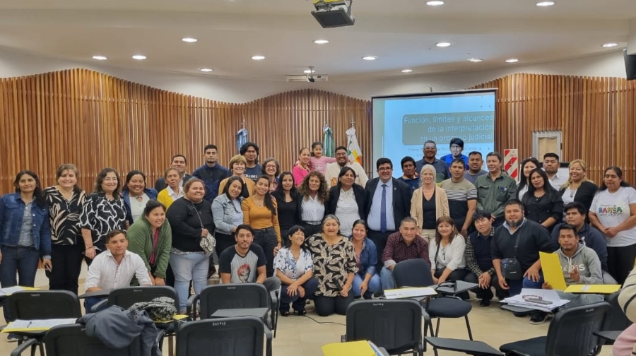 Convocatoria para el registro de traductores e intérpretes de lenguas indígenas Convocatoria para el registro de traductores e intérpretes de lenguas indígenas