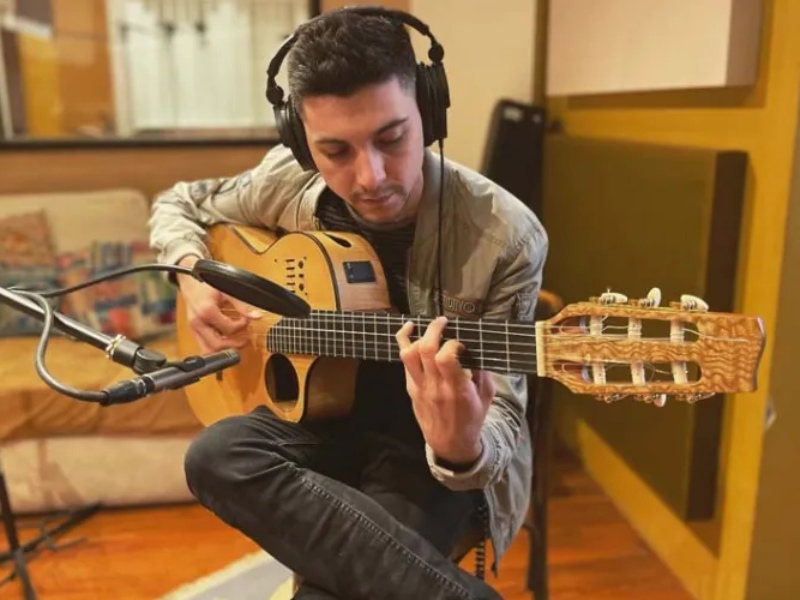 El músico chaqueño Marcelo Dellamea presenta su segundo disco solista: “Vida” El músico chaqueño Marcelo Dellamea presenta su segundo disco solista: “Vida”