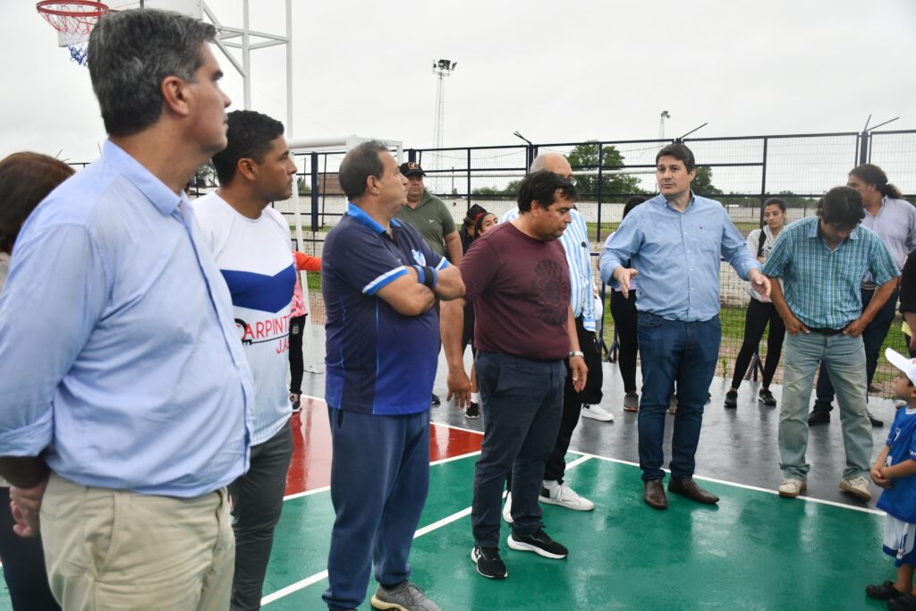 Más infraestructura deportiva: Capitanich inauguró un playón deportivo en Machagai