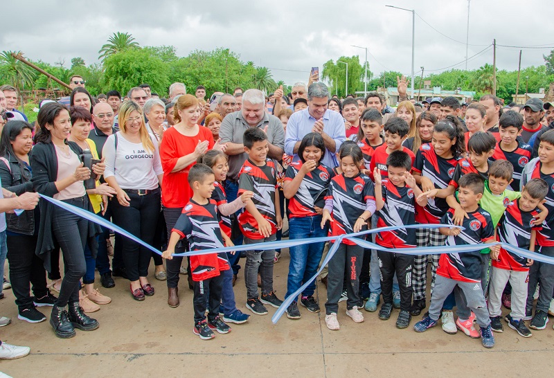 Capitanich inauguró obras de pavimento y entregó viviendas en La Tigra, La Clotilde y San Bernardo Capitanich inauguró obras de pavimento y entregó viviendas en La Tigra, La Clotilde y San Bernardo