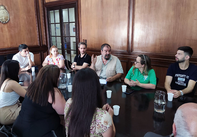 Con el aval de UPCN y el rechazo de ATE, el Gobierno cerró la paritaria de estatales nacionales Con el aval de UPCN y el rechazo de ATE, el Gobierno cerró la paritaria de estatales nacionales