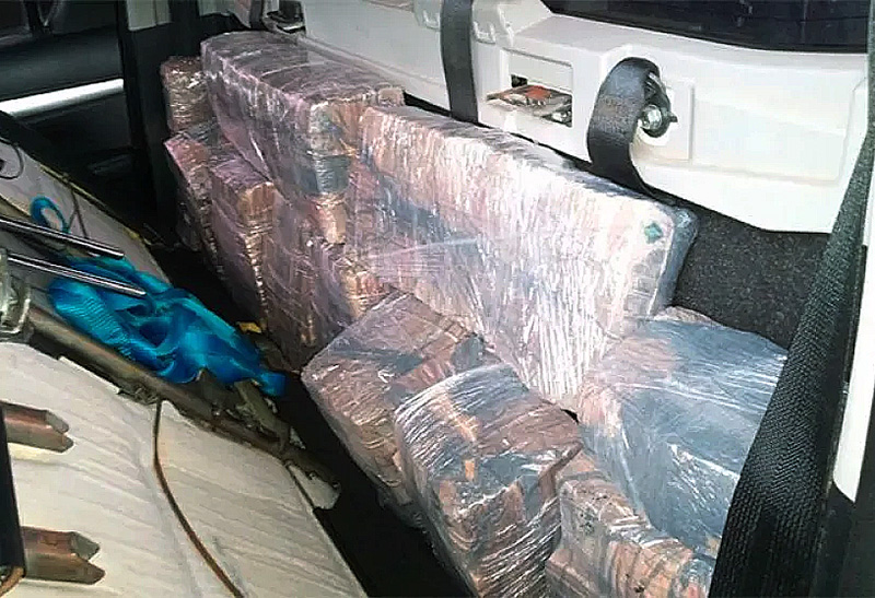 Formosa: gendarmes inspeccionaron camioneta que provenía de Resistencia y encuentran 0 millones Formosa: gendarmes inspeccionaron camioneta que provenía de Resistencia y encuentran 0 millones