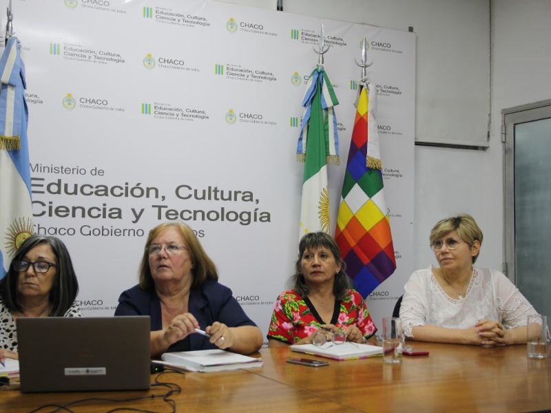 Naidenoff presentó los lineamientos de la gestión a directores regionales y supervisores Naidenoff presentó los lineamientos de la gestión a directores regionales y supervisores