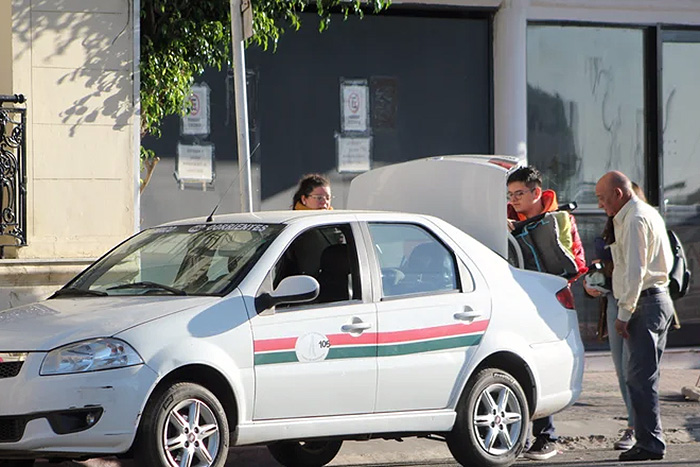 Mal momento de los remises: solo 6 autos hacen el servicio Chaco-Corrientes Mal momento de los remises: solo 6 autos hacen el servicio Chaco-Corrientes