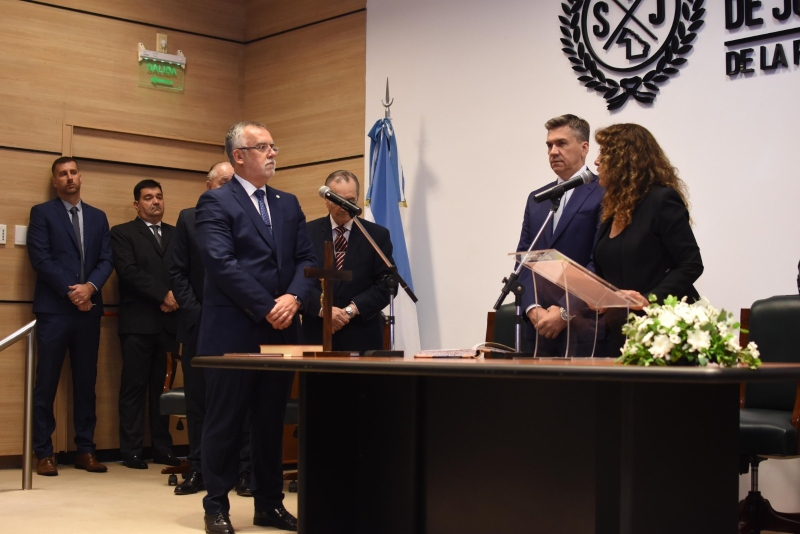 Zdero participó de la jura de Víctor del Rio como presidente del Superior Tribunal de Justicia Zdero participó de la jura de Víctor del Rio como presidente del Superior Tribunal de Justicia