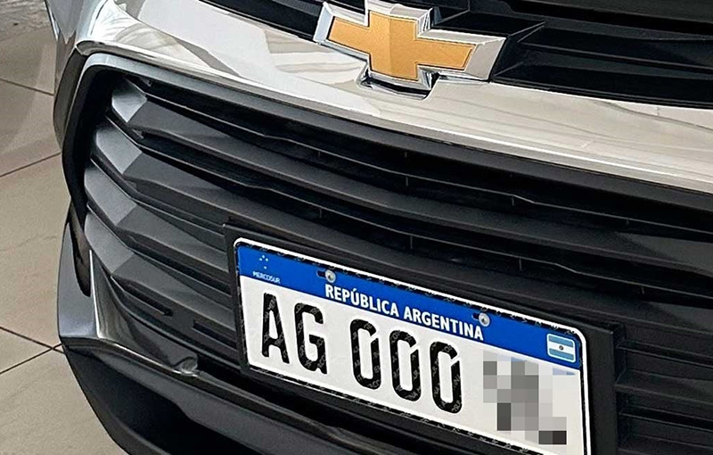 Faltan patentes en todo el país y desde la oposición exigen respuestas: “Es inadmisible” Faltan patentes en todo el país y desde la oposición exigen respuestas: “Es inadmisible”