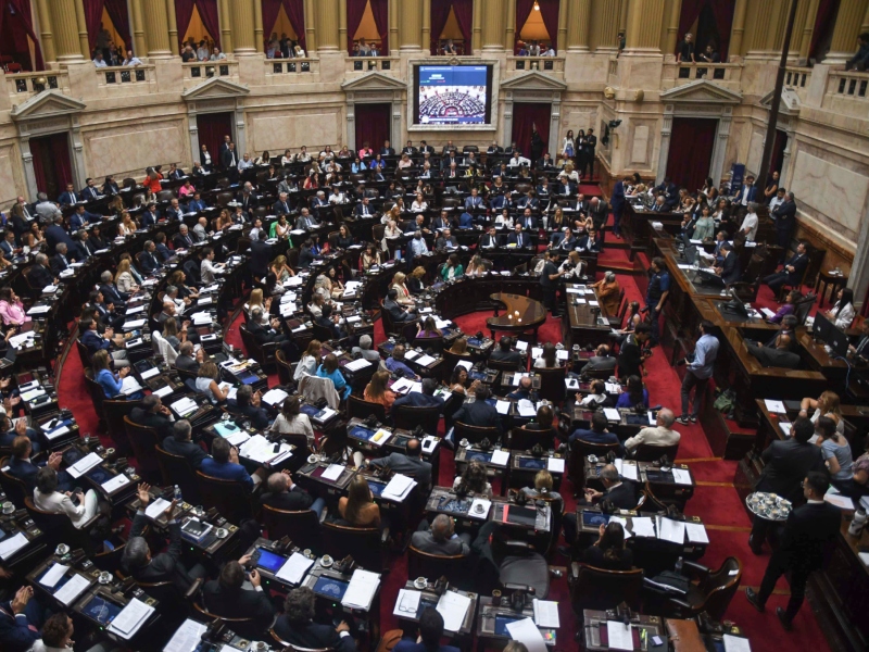 Diputados oficializó la convocatoria a una sesión el miércoles para tratar leyes de educación y seguridad Diputados oficializó la convocatoria a una sesión el miércoles para tratar leyes de educación y seguridad