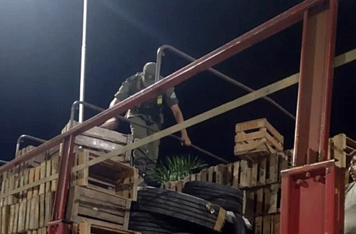 Gendarmería secuestró en Chaco más de 50 cubiertas con destino a Corrientes Gendarmería secuestró en Chaco más de 50 cubiertas con destino a Corrientes