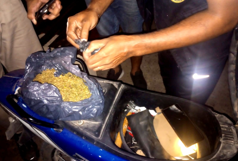 Quitilipi: lo detuvieron con cocaína y marihuana en el baúl de su moto Quitilipi: lo detuvieron con cocaína y marihuana en el baúl de su moto