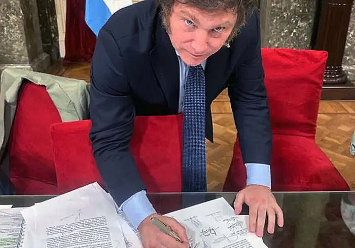 Milei: un león de circo Milei: un león de circo