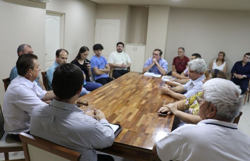 En Sáenz Peña, trazaron una agenda de trabajo con productores apícolas y referentes del comercio En Sáenz Peña, trazaron una agenda de trabajo con productores apícolas y referentes del comercio