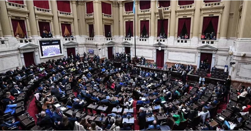 La sesión de la Ley Ómnibus pasó para el miércoles: negociaciones frenéticas con los bloques dialoguistas La sesión de la Ley Ómnibus pasó para el miércoles: negociaciones frenéticas con los bloques dialoguistas