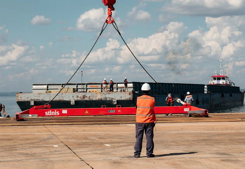 Desde el puerto Posadas partió el primer convoy con producción del mega aserradero correntino Desde el puerto Posadas partió el primer convoy con producción del mega aserradero correntino