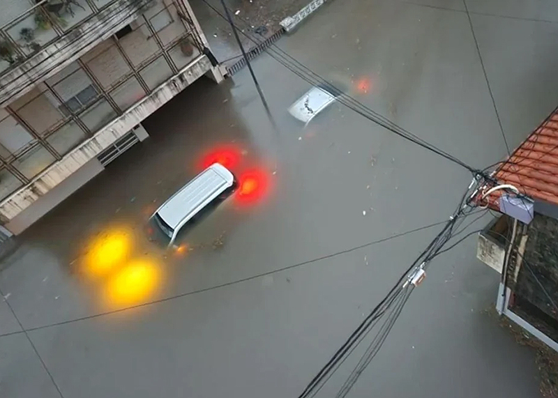 La fuerte tormenta dejó serias inundaciones y calles anegadas en toda la ciudad de Corrientes La fuerte tormenta dejó serias inundaciones y calles anegadas en toda la ciudad de Corrientes
