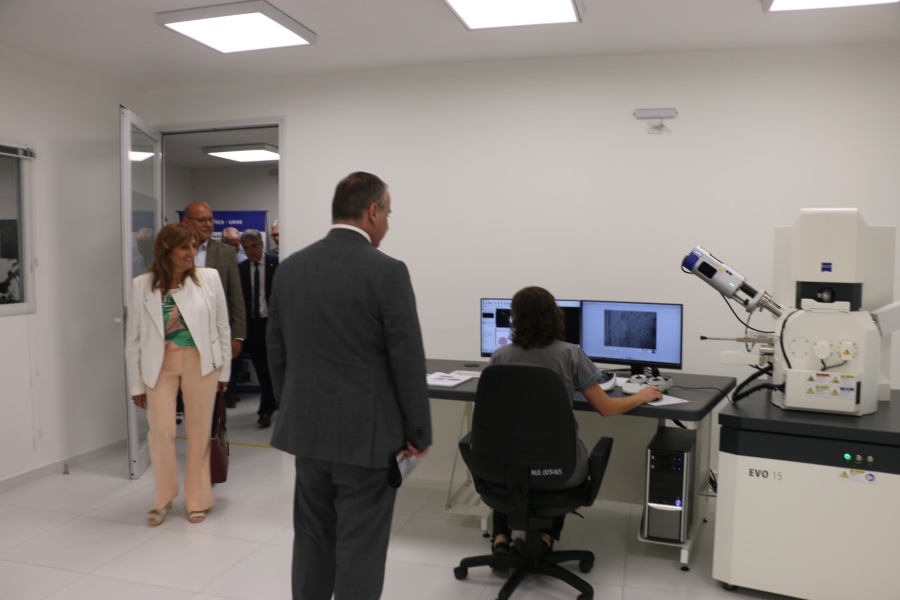 Tecnología de vanguardia: la UNNE inauguró su Centro de Microscopía Electrónica para la investigación nanométrica Tecnología de vanguardia: la UNNE inauguró su Centro de Microscopía Electrónica para la investigación nanométrica