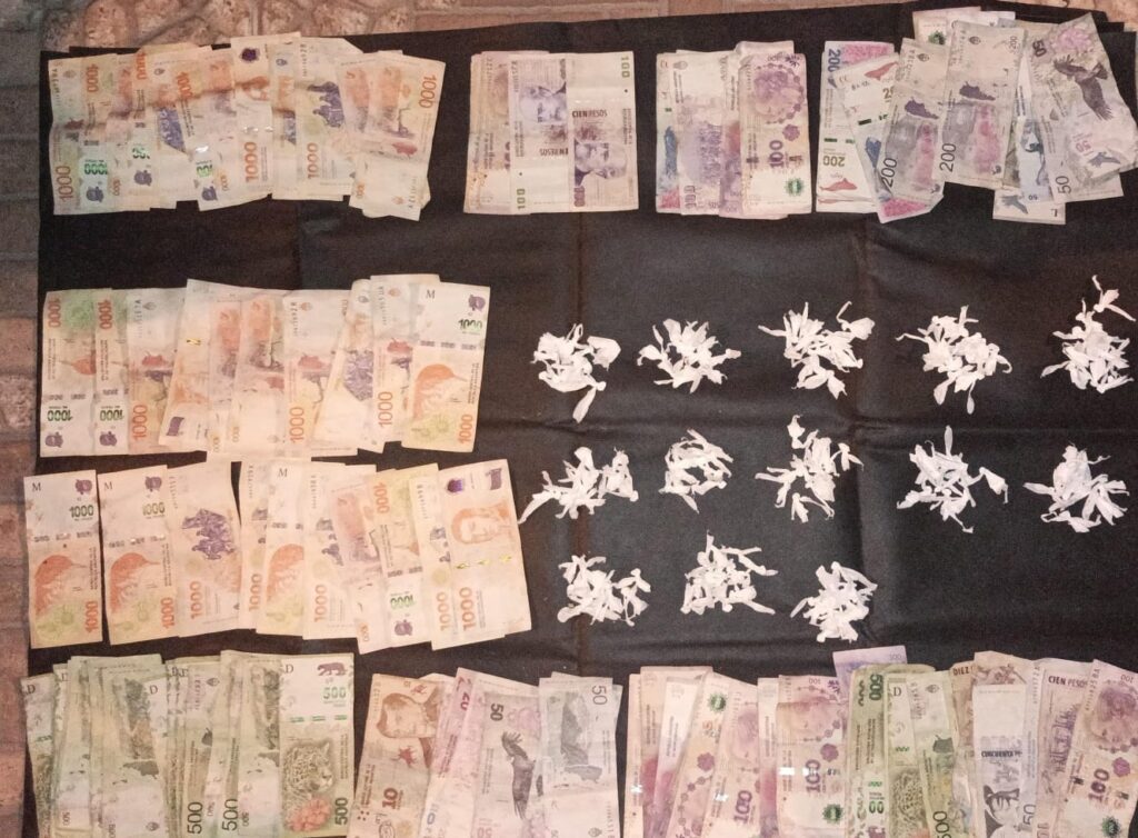 Lo detuvieron con 130 bochitas de cocaína Lo detuvieron con 130 bochitas de cocaína