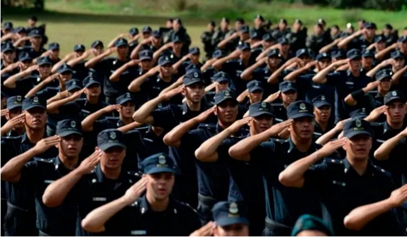 Axel Kicillof enviará 400 efectivos de la Policía bonaerense a Rosario Axel Kicillof enviará 400 efectivos de la Policía bonaerense a Rosario