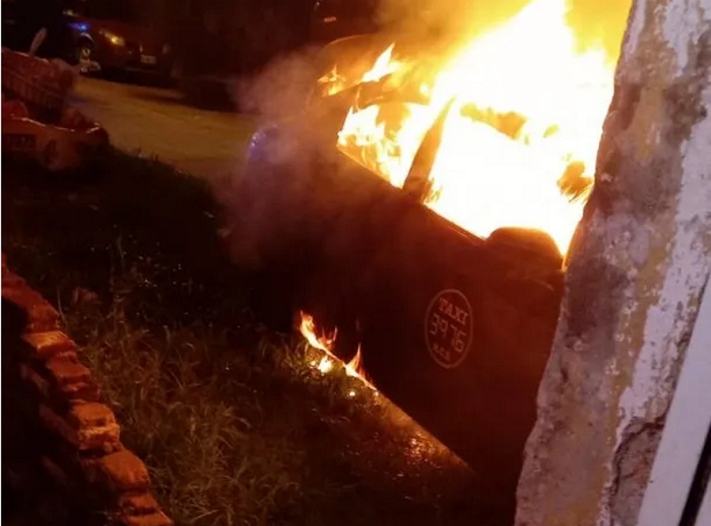 Rosario: incendiaron otro taxi cerca de donde asesinaron al chofer Diego Celentano Rosario: incendiaron otro taxi cerca de donde asesinaron al chofer Diego Celentano