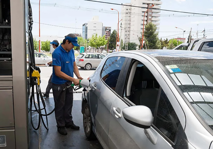 La súper perforó la barrera de los mil pesos en los surtidores de Corrientes La súper perforó la barrera de los mil pesos en los surtidores de Corrientes