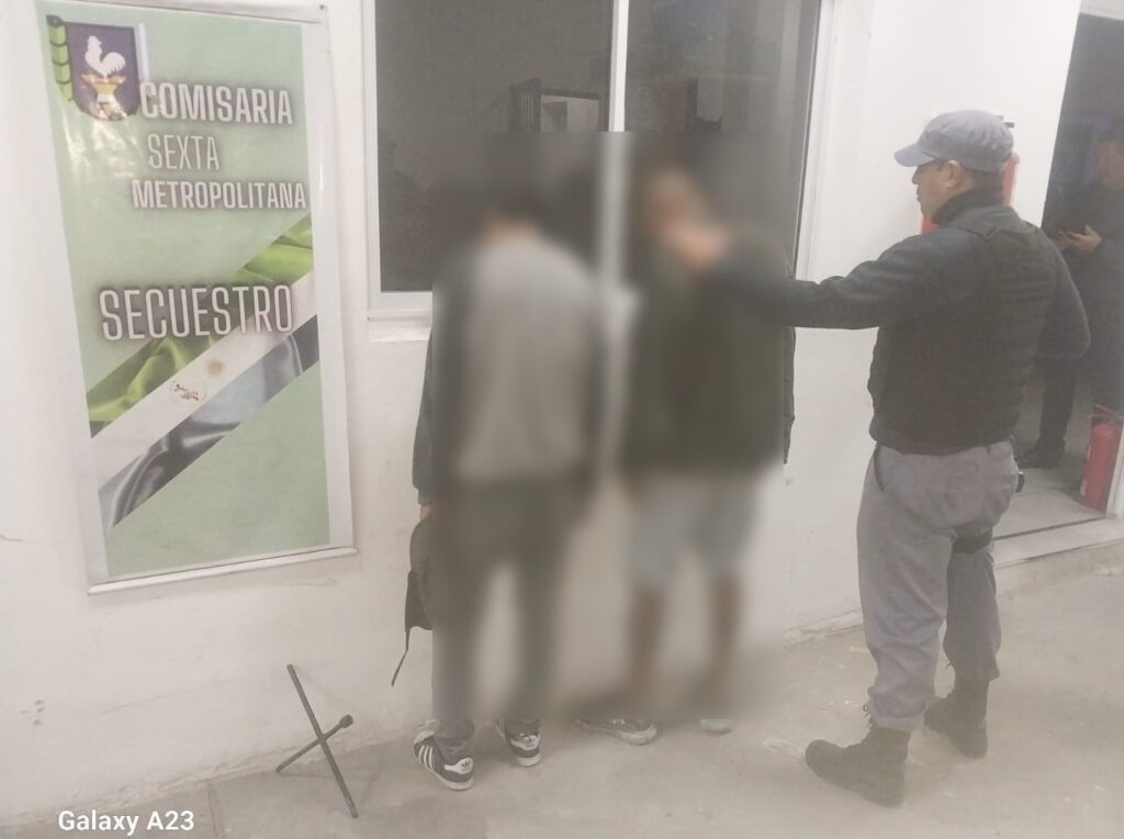 Detienen a cuatro ladrones que ingresaron a una escuela y un jardín de infantes en el barrio Santa Inés