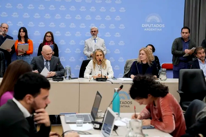 Fórmula jubilatoria: se firmaron cinco dictámenes y la oposición ya pidió sesionar el 4 de junio Fórmula jubilatoria: se firmaron cinco dictámenes y la oposición ya pidió sesionar el 4 de junio