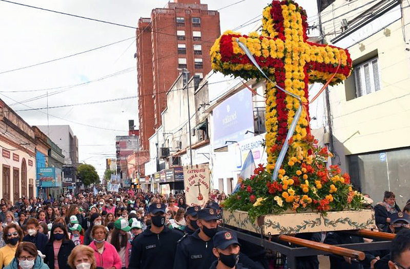 La comunidad de Corrientes celebra la tradición católica del Milagro de la Cruz La comunidad de Corrientes celebra la tradición católica del Milagro de la Cruz