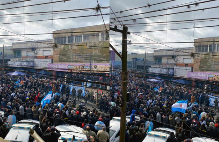 Multitudinario acto por el 25 de Mayo en el acampe docente de Posadas Multitudinario acto por el 25 de Mayo en el acampe docente de Posadas