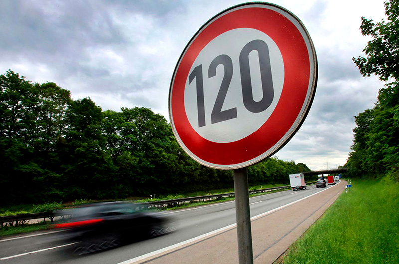 Para reducir los accidentes de tránsito proponen modificar las velocidades máximas permitidas Para reducir los accidentes de tránsito proponen modificar las velocidades máximas permitidas