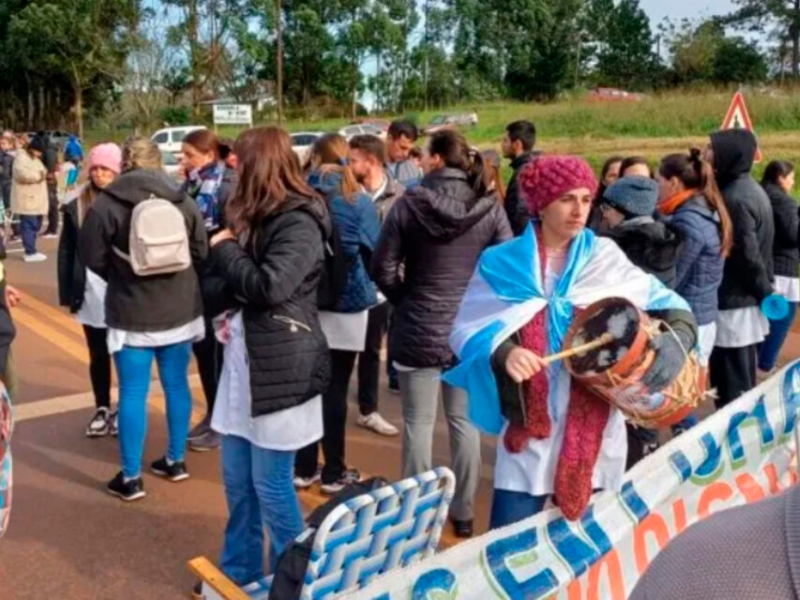 “Pago la luz o como”: el drama de los docentes de Misiones en medio del conflicto salarial “Pago la luz o como”: el drama de los docentes de Misiones en medio del conflicto salarial