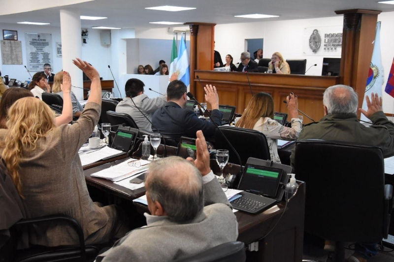 Sancionaron un incremento del 25% para trabajadores legislativos, retroactivo al 1 de octubre de 2023 por una deuda salarial Sancionaron un incremento del 25% para trabajadores legislativos, retroactivo al 1 de octubre de 2023 por una deuda salarial