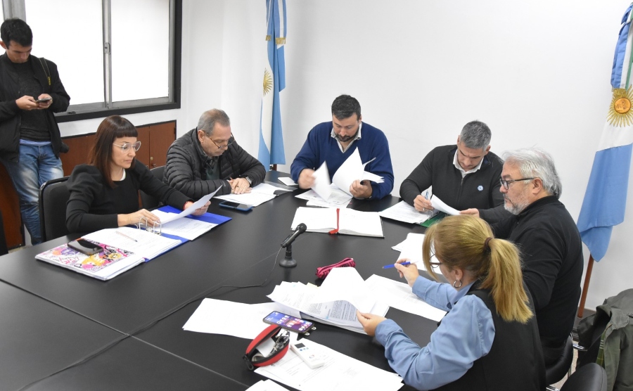 Trabajo analizó iniciativas sobre asignaciones familiares, sociales y la creación de una prestación por desempleo Trabajo analizó iniciativas sobre asignaciones familiares, sociales y la creación de una prestación por desempleo