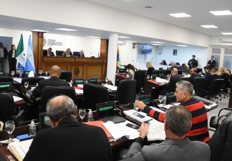 En sesión especial, ratificaron decretos del Ejecutivo con designaciones en 25 cargos de la estructura del Estado En sesión especial, ratificaron decretos del Ejecutivo con designaciones en 25 cargos de la estructura del Estado