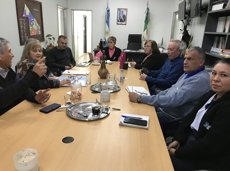 ATECH se reunió con la ministra Naidenoff y llevó los reclamos del sector docente ATECH se reunió con la ministra Naidenoff y llevó los reclamos del sector docente