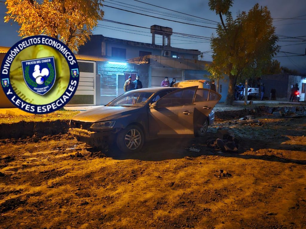 Huyeron de la Policía, chocaron y abandonaron el auto con drogas