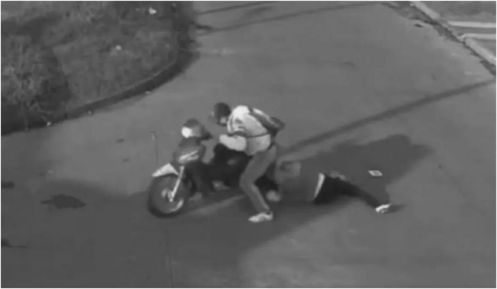 Asaltan y golpean a una joven cuando tomaba mates en el centro de Sáenz Peña