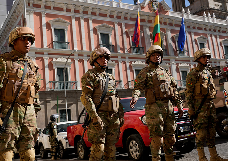 Intento de golpe de Estado en Bolivia: el Ejército tomó la Casa de Gobierno Intento de golpe de Estado en Bolivia: el Ejército tomó la Casa de Gobierno