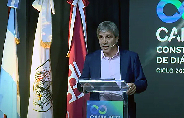 Luis Caputo responsabilizó a la política por la suba del dólar Luis Caputo responsabilizó a la política por la suba del dólar