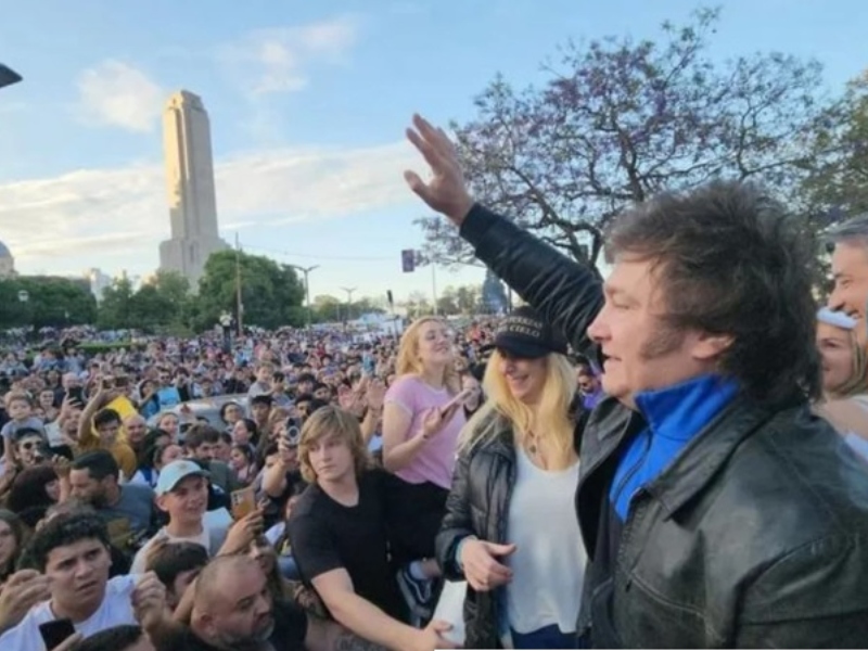Milei encabeza un acto en Rosario para homenajear a Belgrano y luego viaja a España Milei encabeza un acto en Rosario para homenajear a Belgrano y luego viaja a España