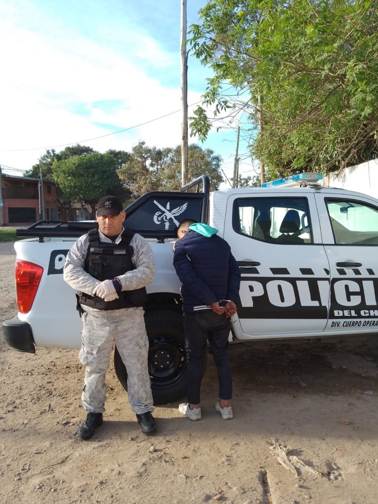 Lo atraparon dentro de la librería que pretendía robar