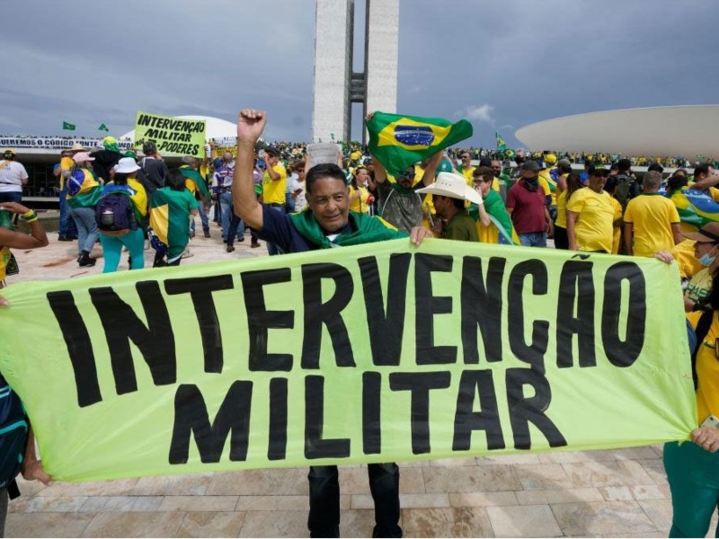 El desembarco de 65 golpistas brasileños en Argentina abre interrogantes El desembarco de 65 golpistas brasileños en Argentina abre interrogantes