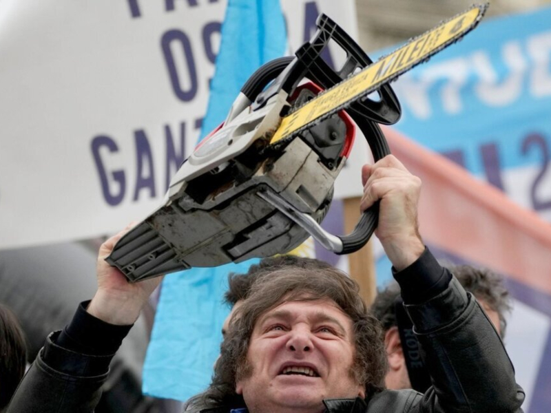 Jubilaciones y programas sociales fueron el foco de la motosierra de Milei por u$s38.000 millones Jubilaciones y programas sociales fueron el foco de la motosierra de Milei por u$s38.000 millones