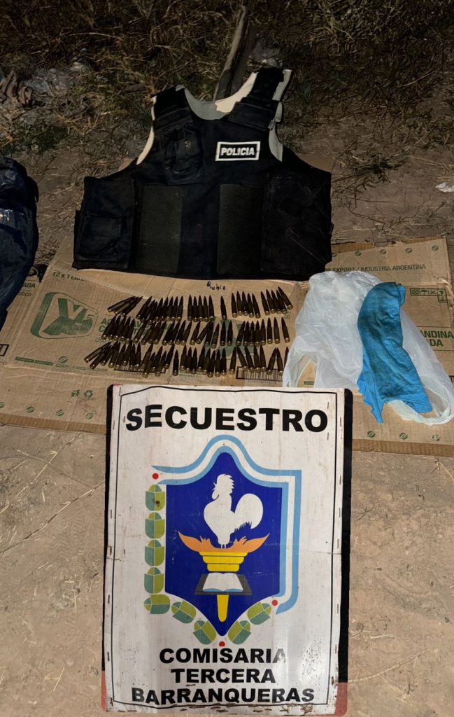 Abandonaron un chaleco antibalas y una bolsa con 84 cartuchos en Barranqueras Abandonaron un chaleco antibalas y una bolsa con 84 cartuchos en Barranqueras