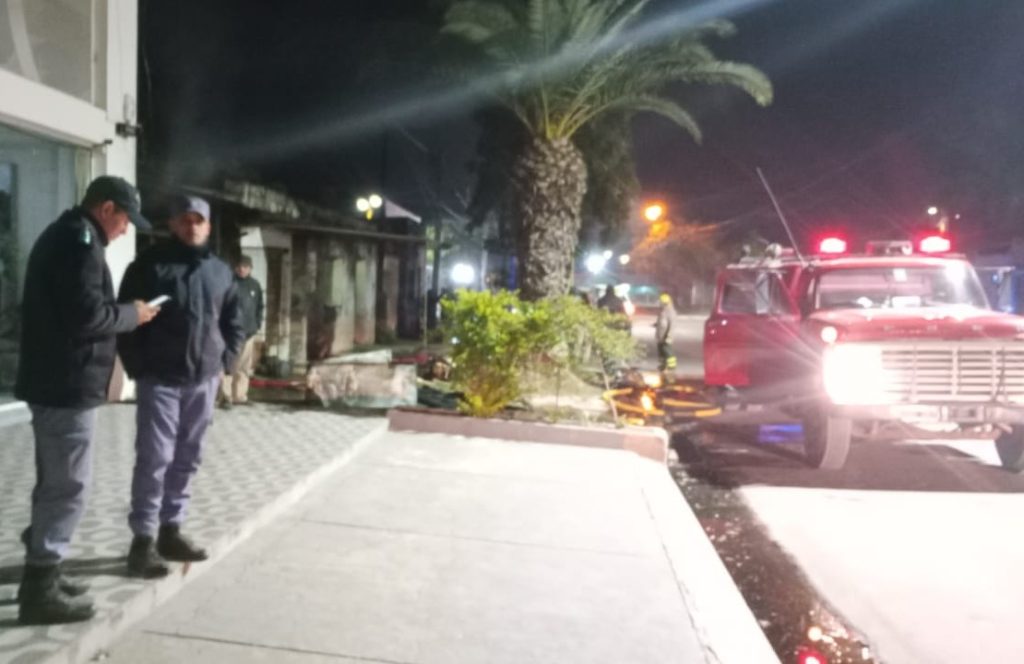 Incendio fatal en Santa Sylvina: dos personas murieron asfixiadas por el humo